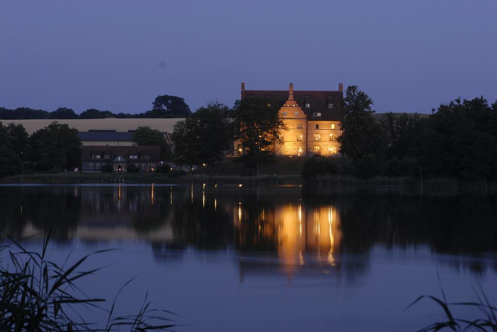 Hotel Schloss & Gut Ulrichshusen Buitenkant foto